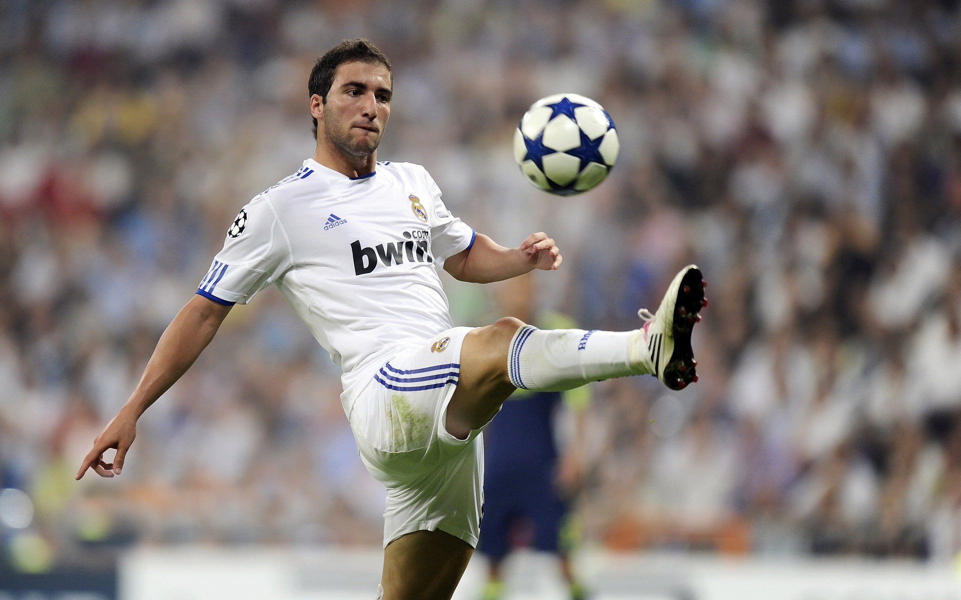 英超球队引入节奏控制战术提升赛季稳定性,英超快节奏